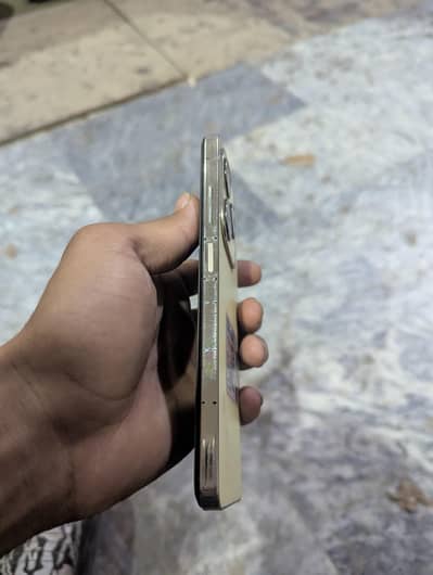 infinix hot 40i with box Sath charge al okay  10.9 condition 8+8 128gb