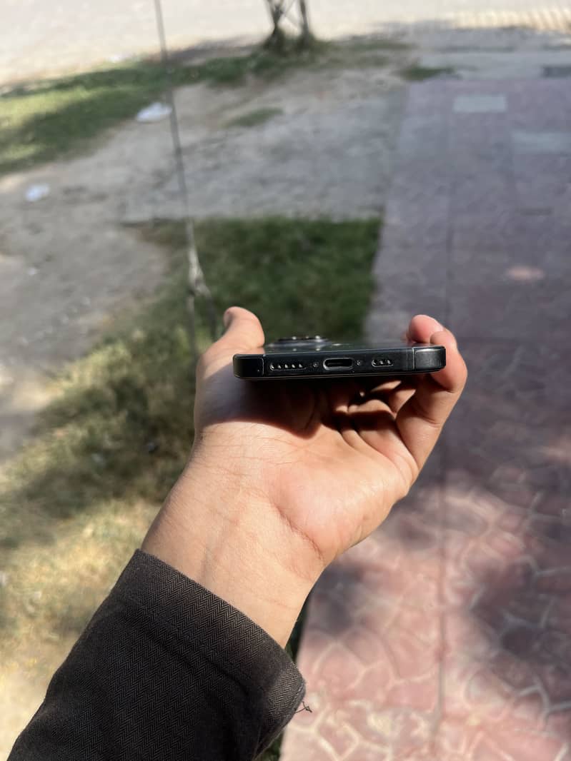 iPhone 15 2