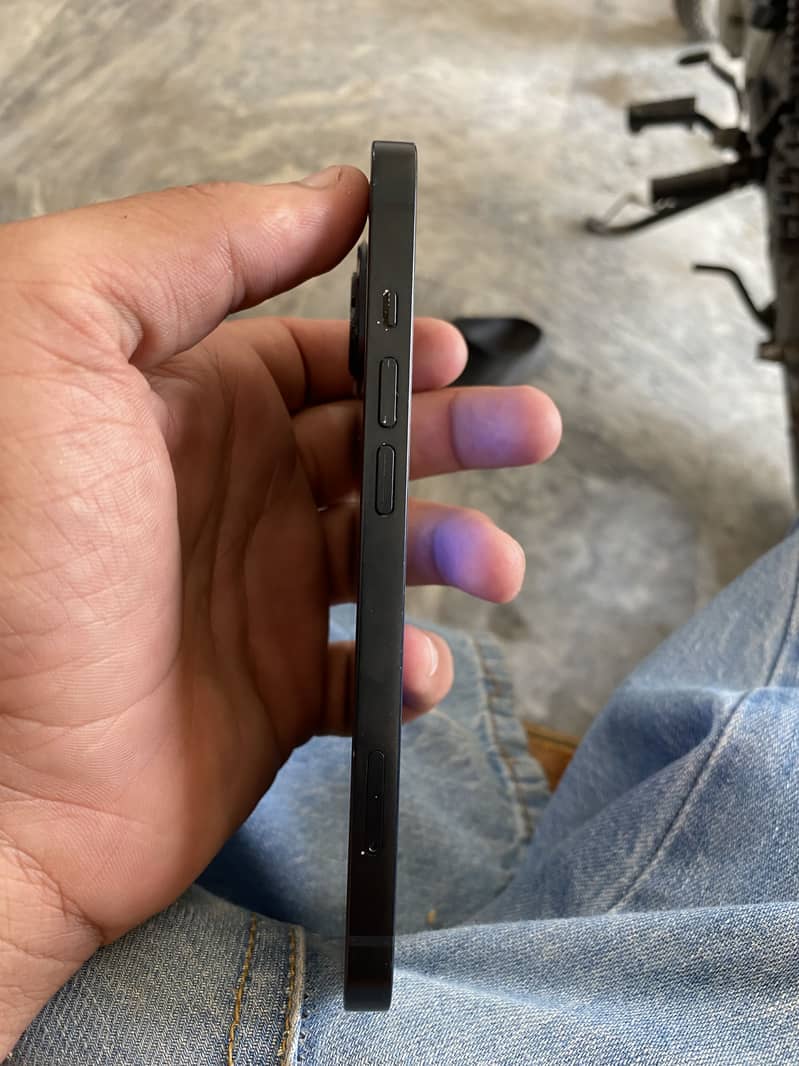 iPhone 13 5