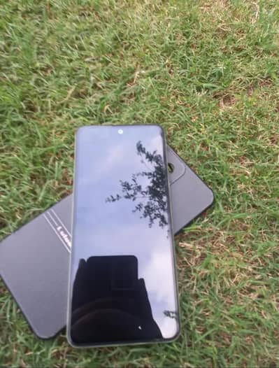 Vivo y100 256gb best for gaming (with original box)