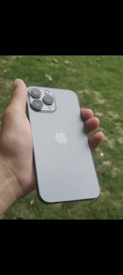 iPhone 13 Pro Max. 90 health. Water Pack . 10/10. jv