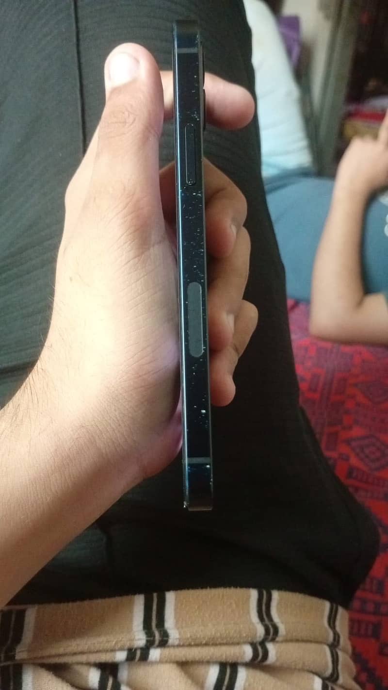 iPhone 12 4