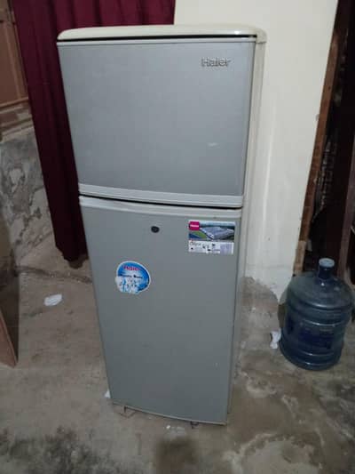 HA*IER FRIDGE FAMILY SIZE, MODEL HRF-185, NOT IN WORKING CONDITION