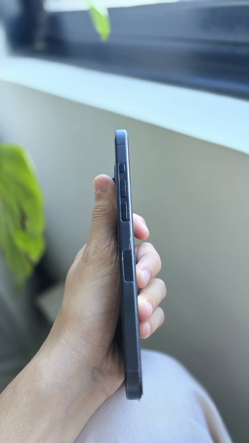 iPhone 15 Pro Max 2