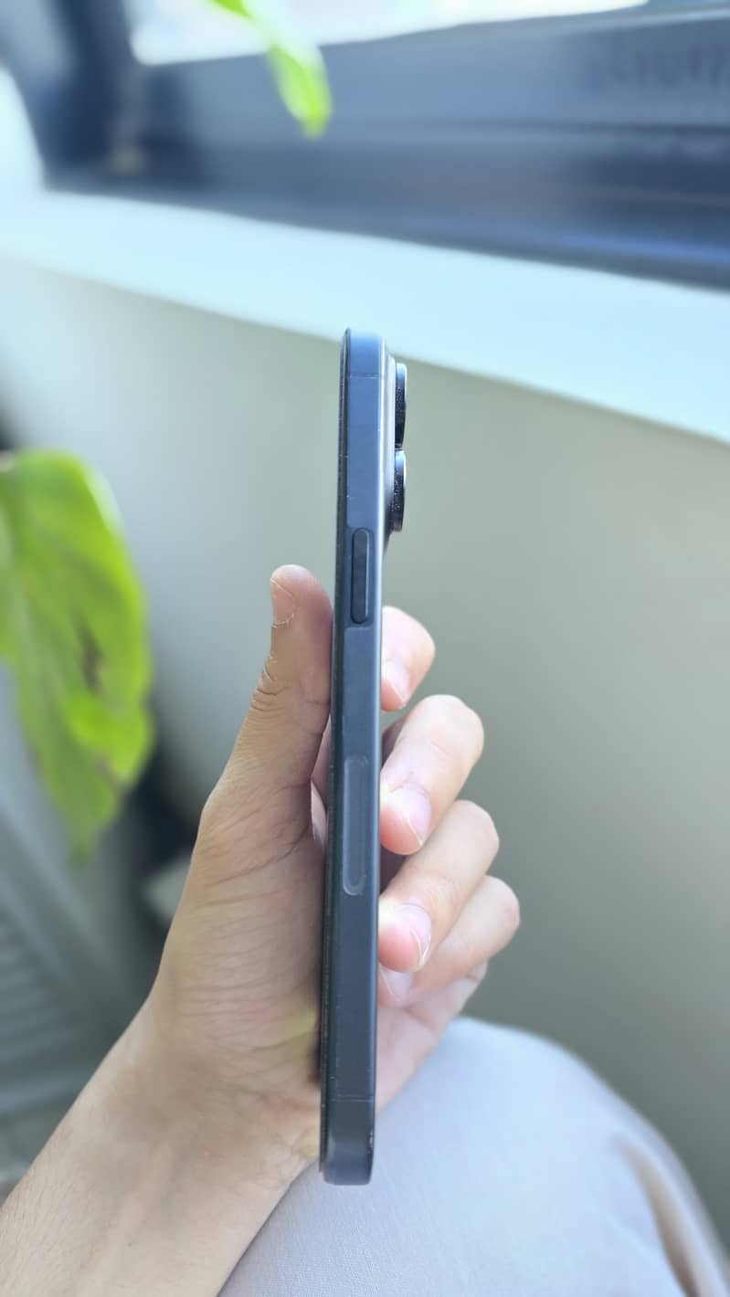 iPhone 15 Pro Max 4