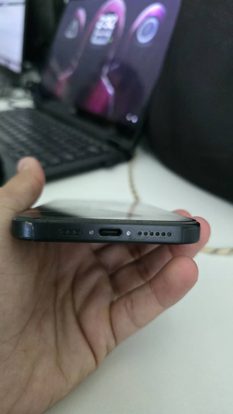 iPhone 15 Pro Max 5