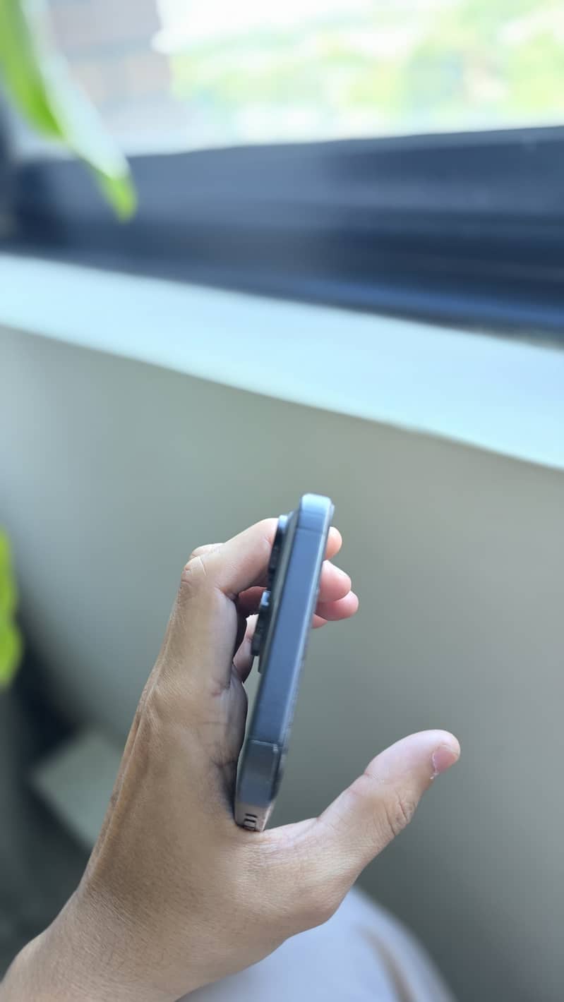 iPhone 15 Pro Max 6