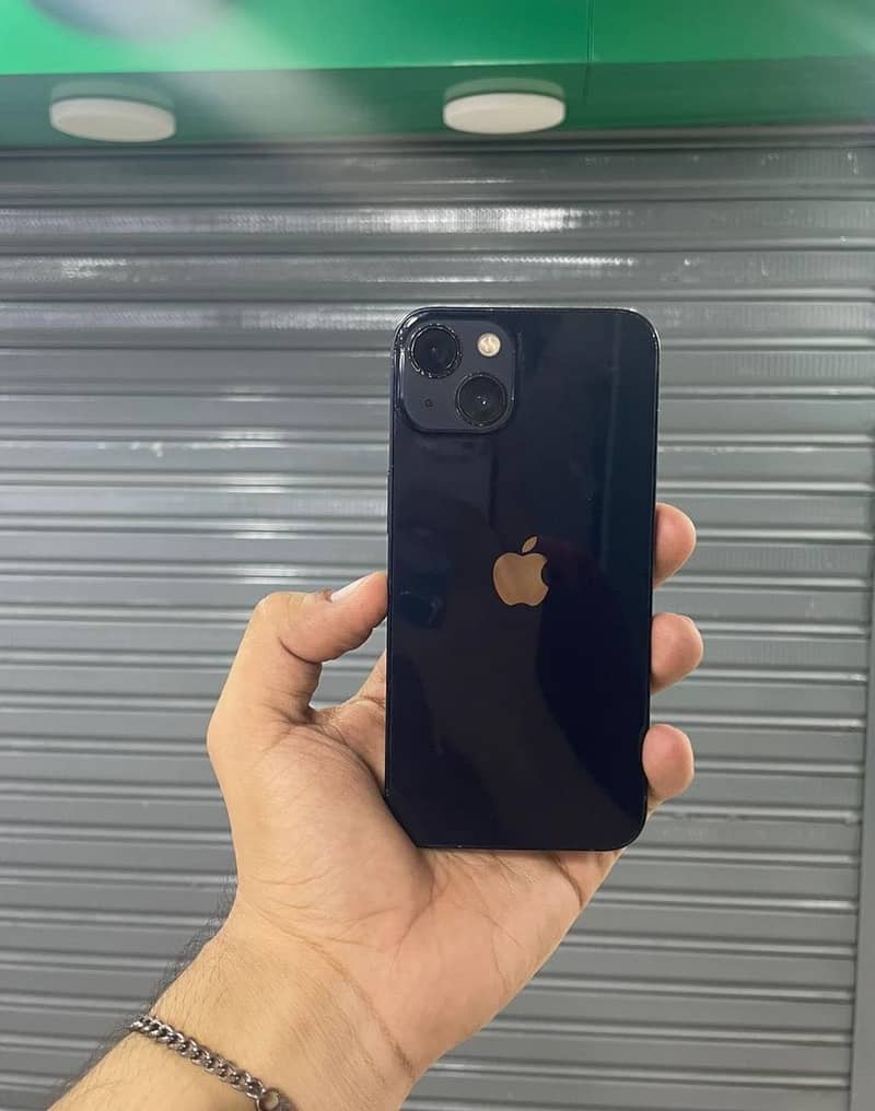 iPhone 13 0