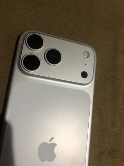 iPhone 17 pro max 10/10 jv 256gb silver colour