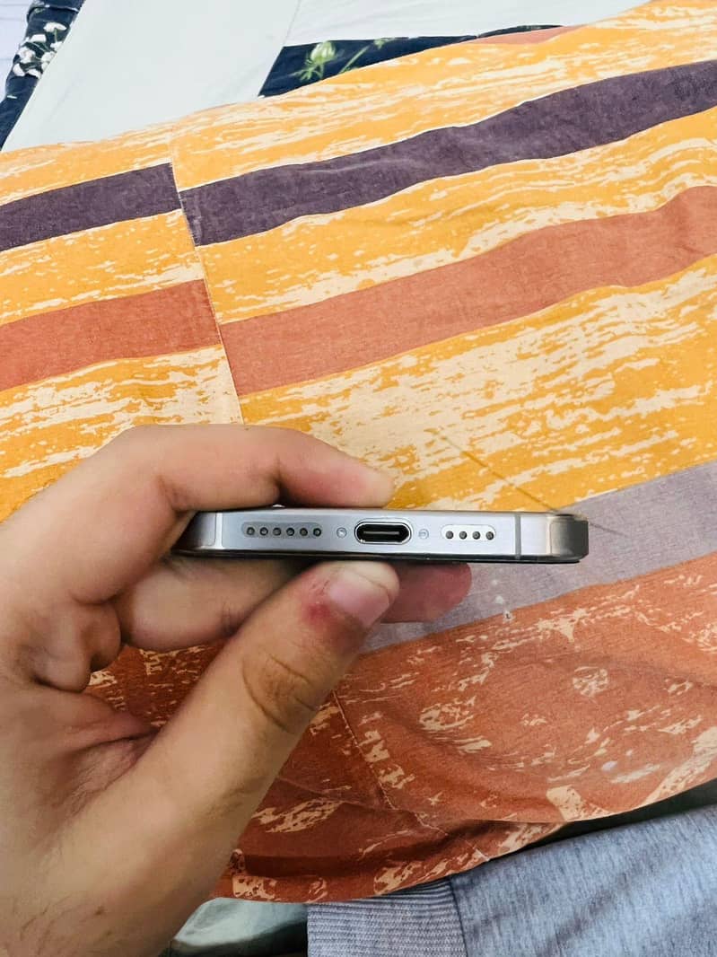 iphone 15 pro max 3