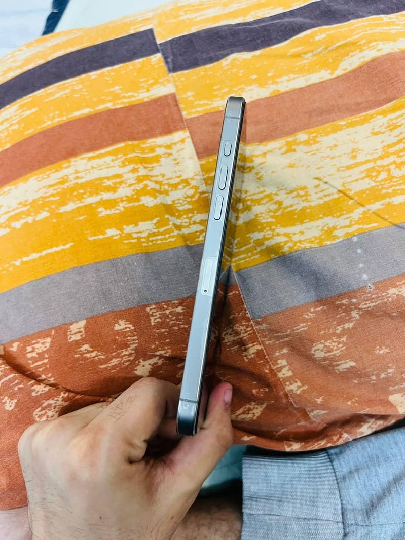 iphone 15 pro max 4