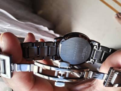 Burberry / guess collection / Guess collection