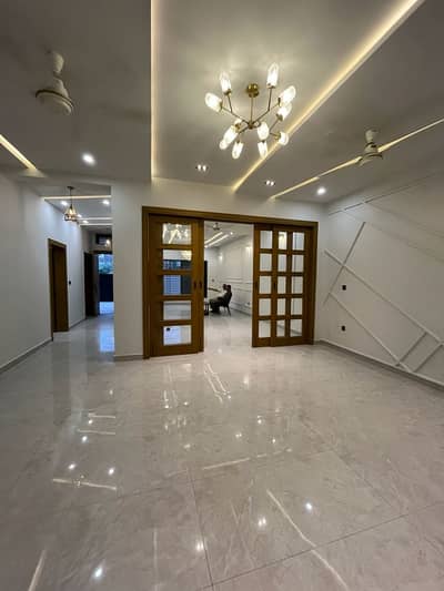 1 kanal size brand new luxury and outclass well maintained upper portion available for rent with all basic amenities at reasonable demand at nearby to Kashmir highway.