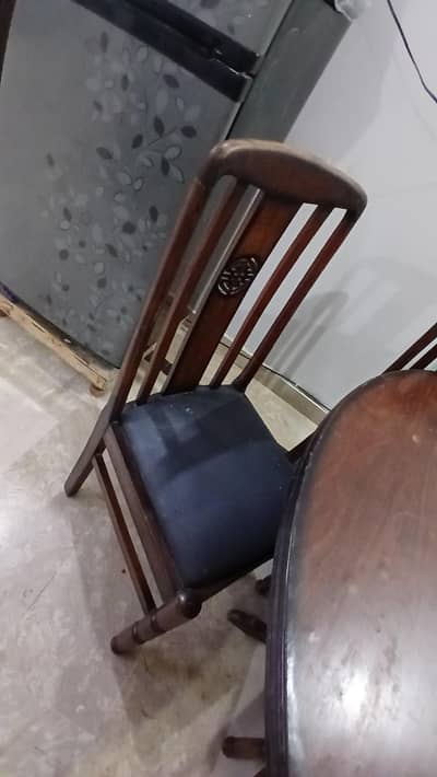 dinning table and 6 chairs