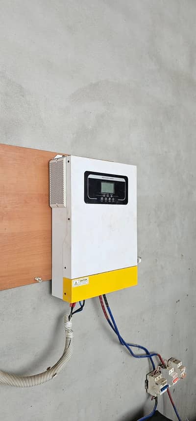 Soler Hybrid inverter 4kw contact 030 /124 /151 /92