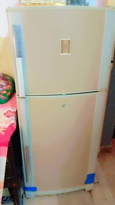 03345256578 Wp dowlance medium sized fridge for urgent sale