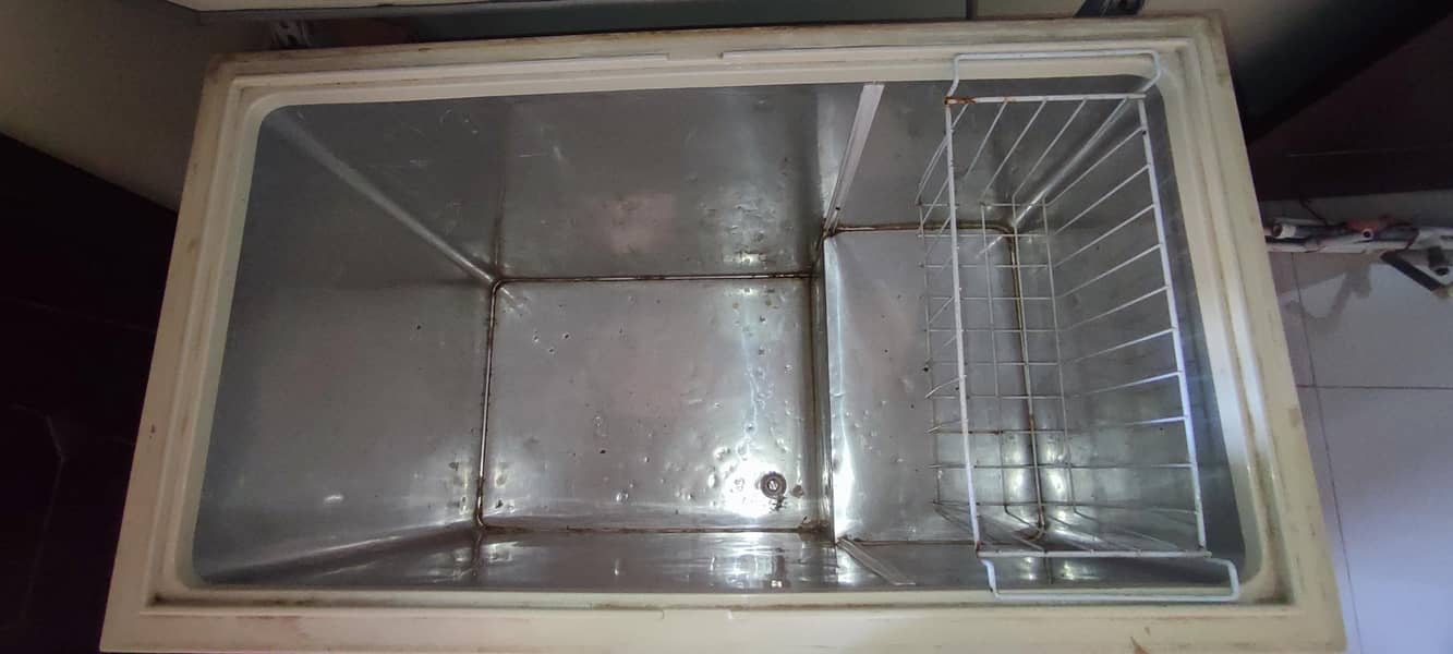 dawlance deep freezer 1