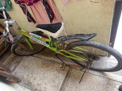 assalam o alaikum I'm selling cycle good condition no work only servic
