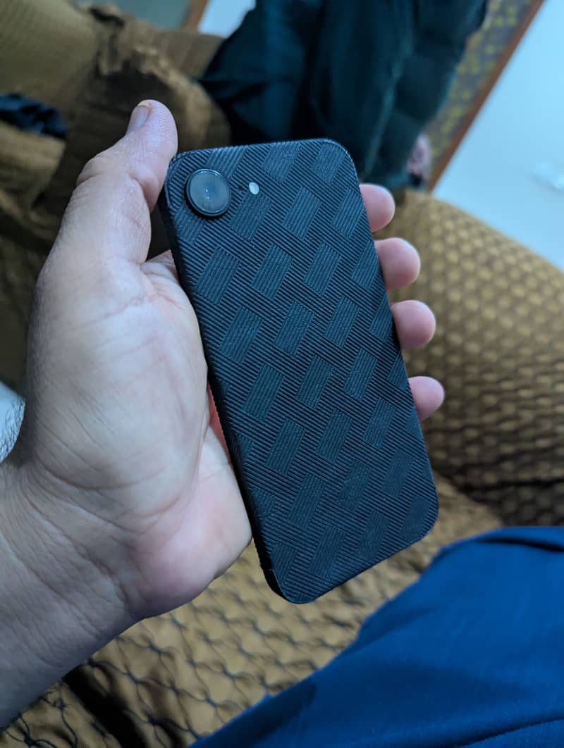 Iphone 16e JV 3