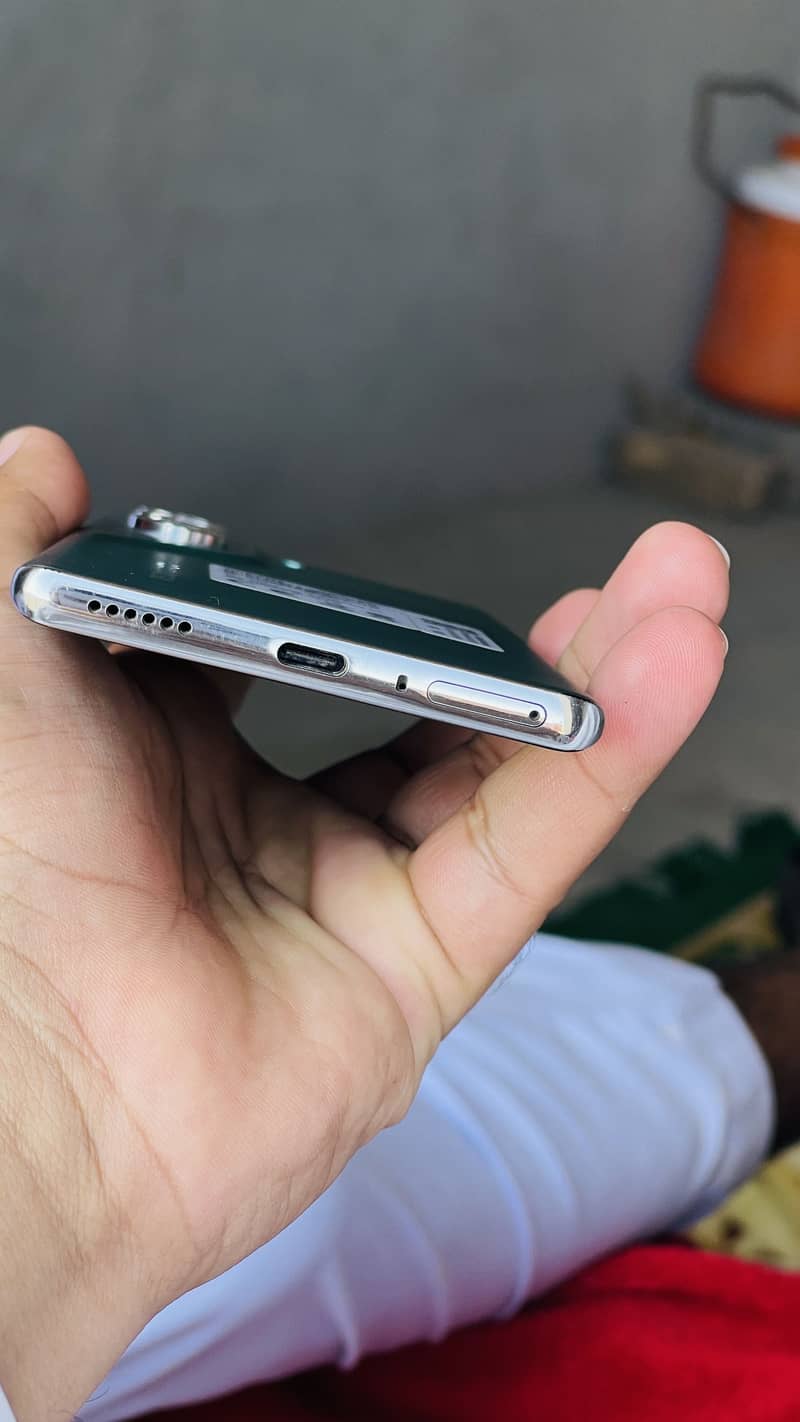 Tecno camon 40 pro 4