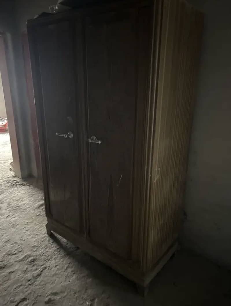 Almari 1