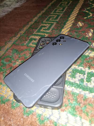 Samsung A32 available with back cover need panel changing