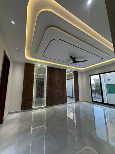 1 KANAL Luxury Upper Portion Available For Rent