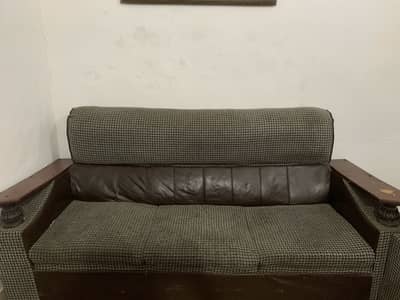 3 seater sofa set available for urgent sale