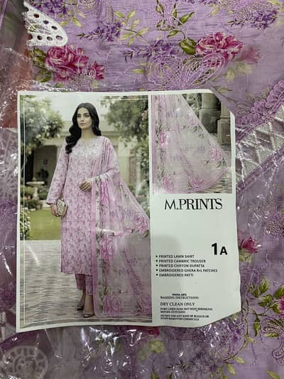 3pc lawn ka dress ha patches k sth