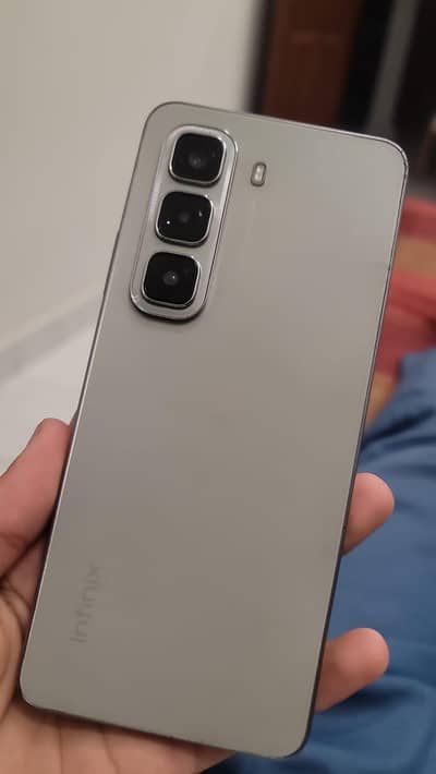 Infinix hot 50 6 128 like new only kit