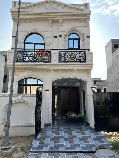 A Well Designed House Is Up For sale In An Ideal Location In Lahore
