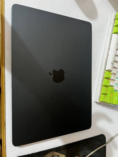 MacBook Air M3 — 13” | 8GB RAM | 256GB SSD | Midnight