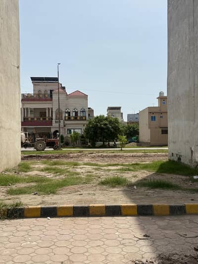 Get Your Dream Good Location Residential Plot In Park View City - Overseas Block Lahore