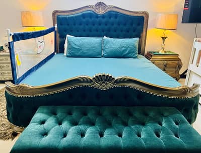 Elegant Bedset with Side Tables & Dressing Table