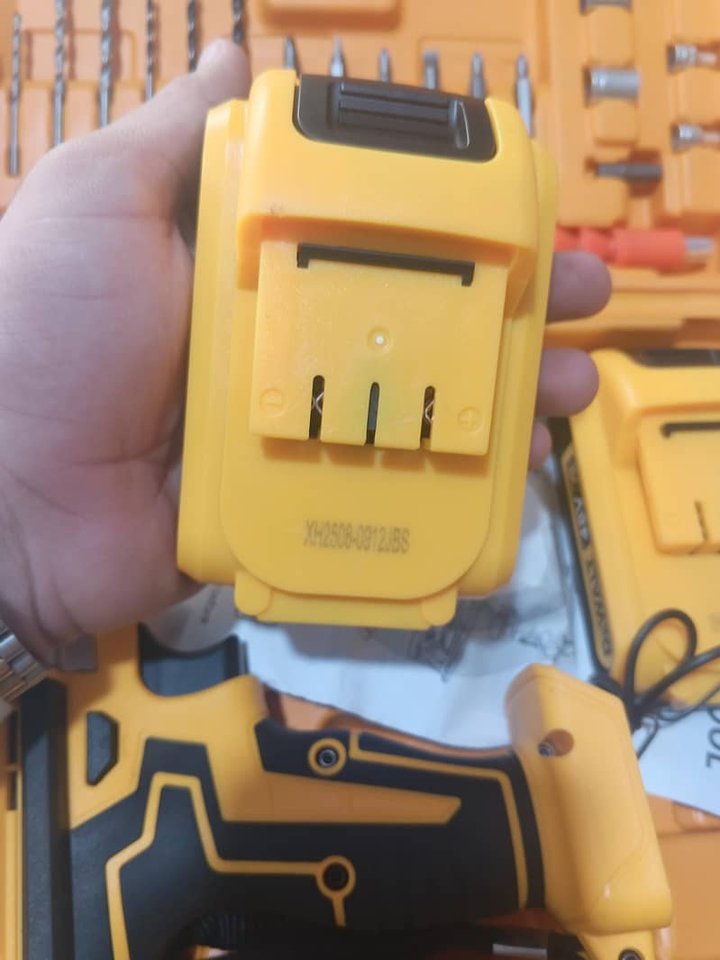 Rechargeable Drill machine (DeWalt) 5