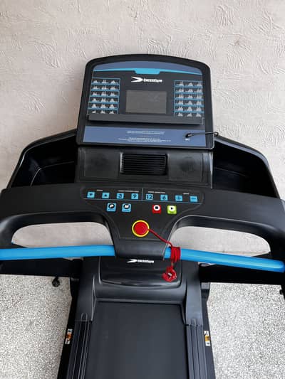 Treadmill perfect 10/10 condition barely used for sale