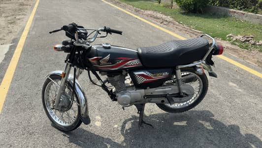 Honda 125 Model 2024 Black Colour For Urgent Sell
