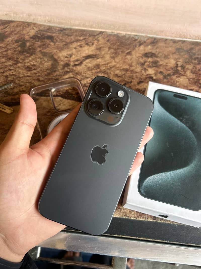 iPhone 15 pro 4