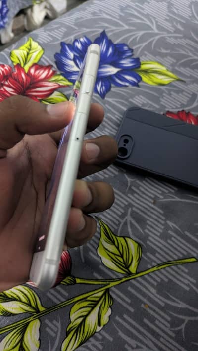 iphone 8 scratchless  non pta