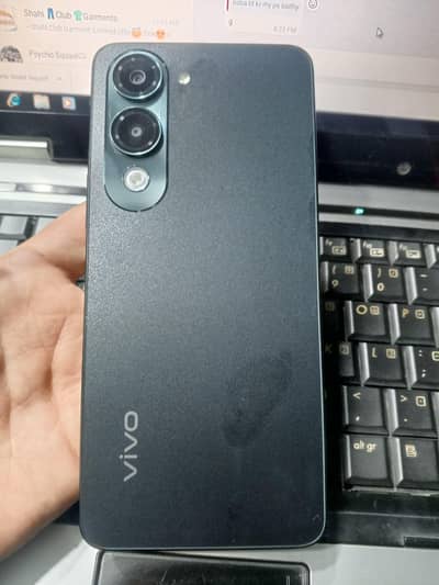 Vivo y 04 (bilkul new Hy 6 month ki warranty bhi pari hy)