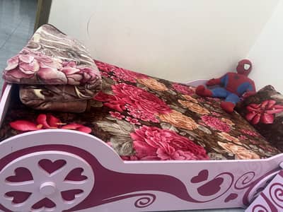 Kids bed with madecated mattress