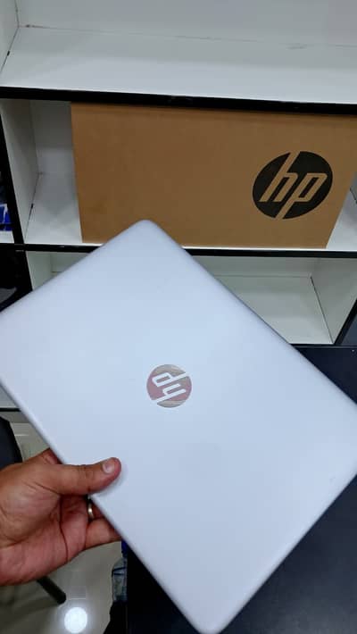 hp Eliebook 840 G4 Core i 5 7th Gen 8GB RAM  256 SSD WINDOW LICENSE