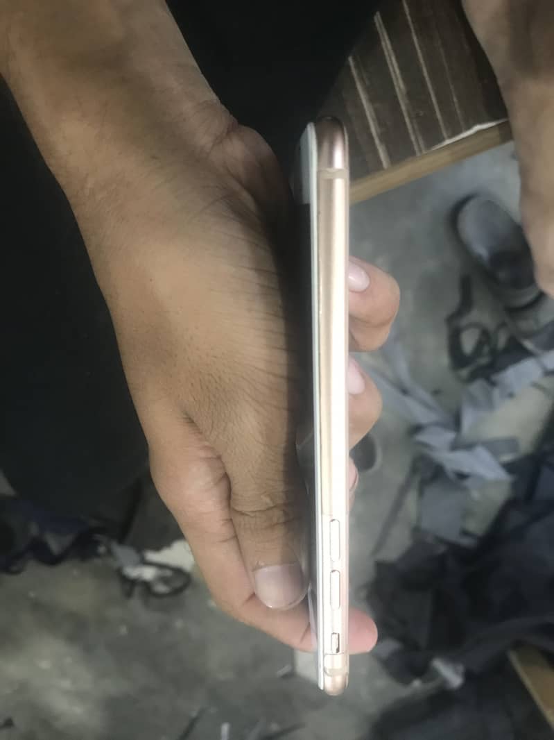 iPhone 8 3