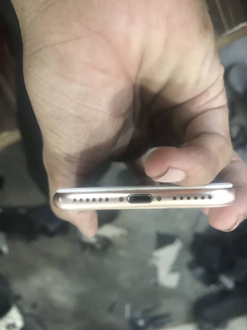 iPhone 8 4