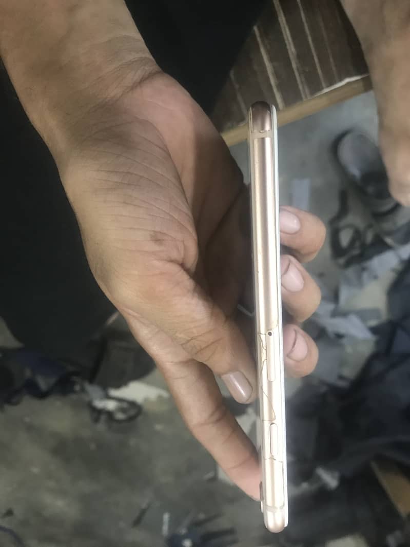 iPhone 8 6