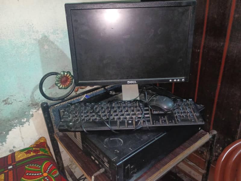 desktop computer 4