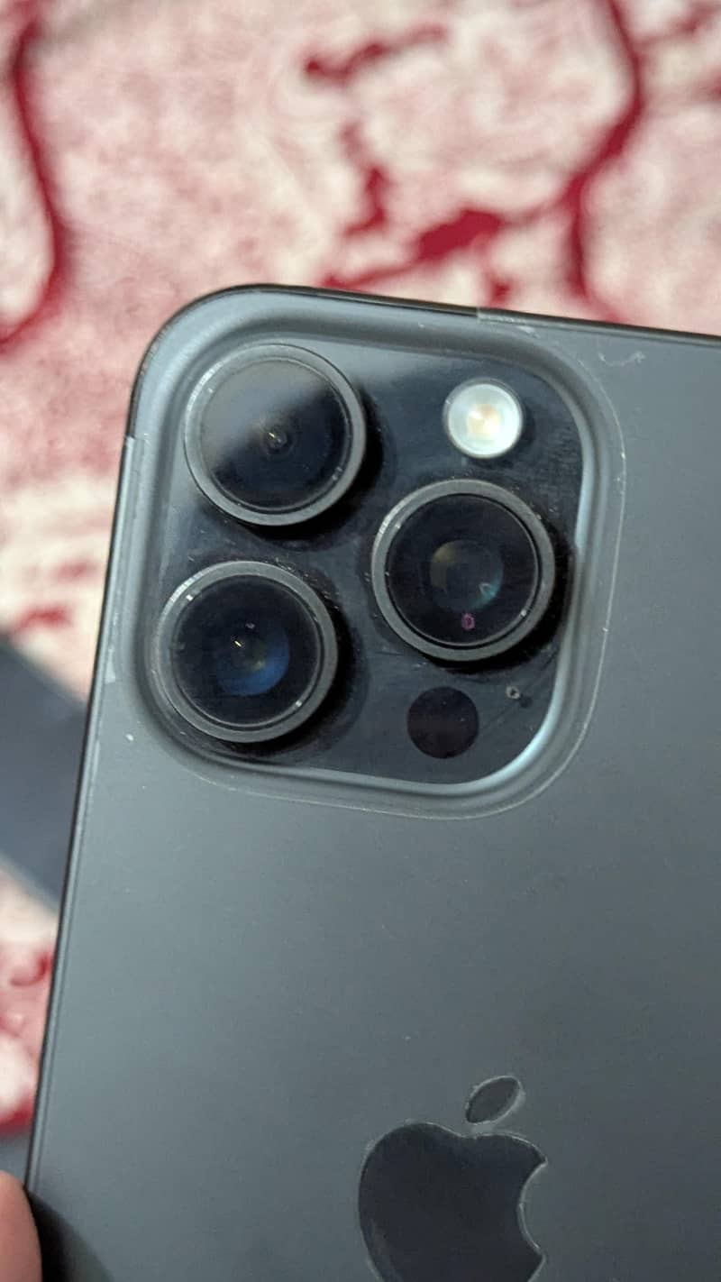 Iphone 15 pro max 4