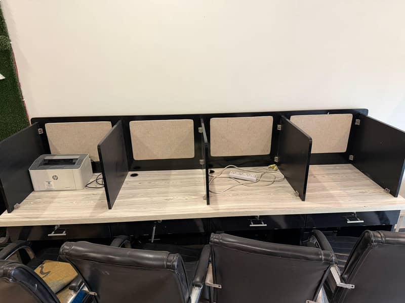 table & chair 0