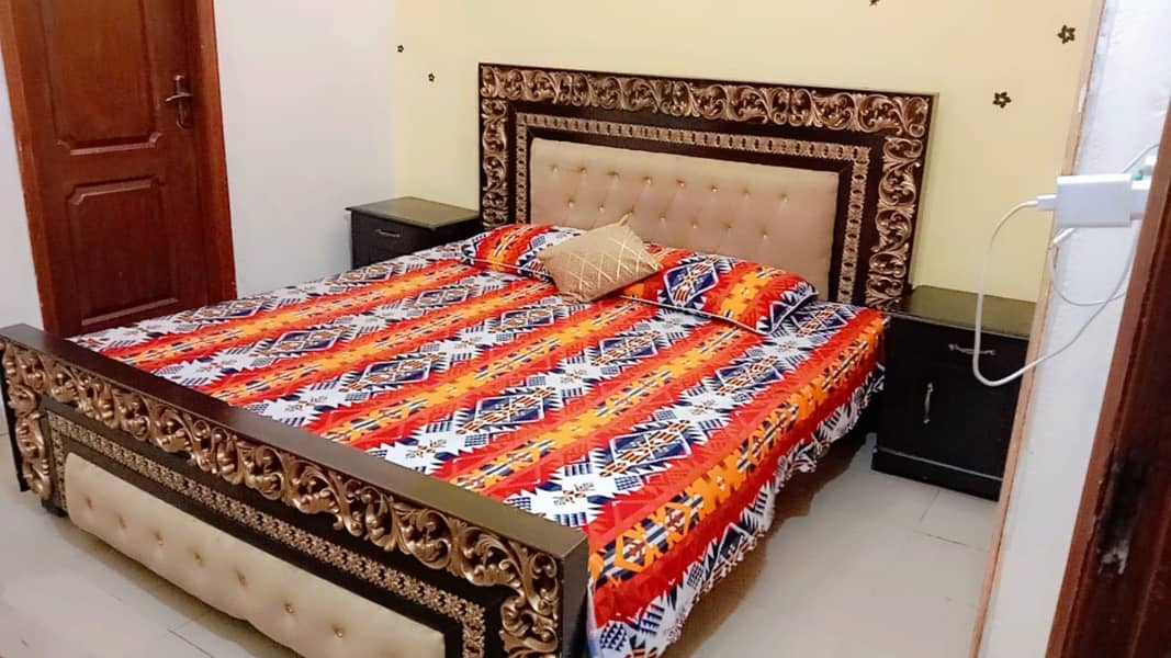 Bed with Side Tables 0