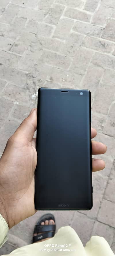 Sony Xperia xz3 bs back crack hai baqi all ok hai